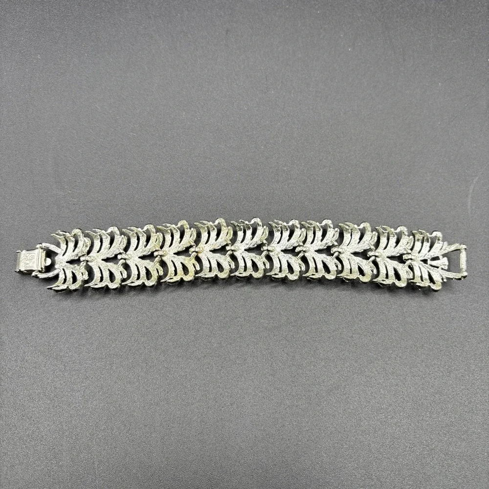 Signed Coro Textured Silver Tone Leaf Like Pattern Linked Vintage Bracelet